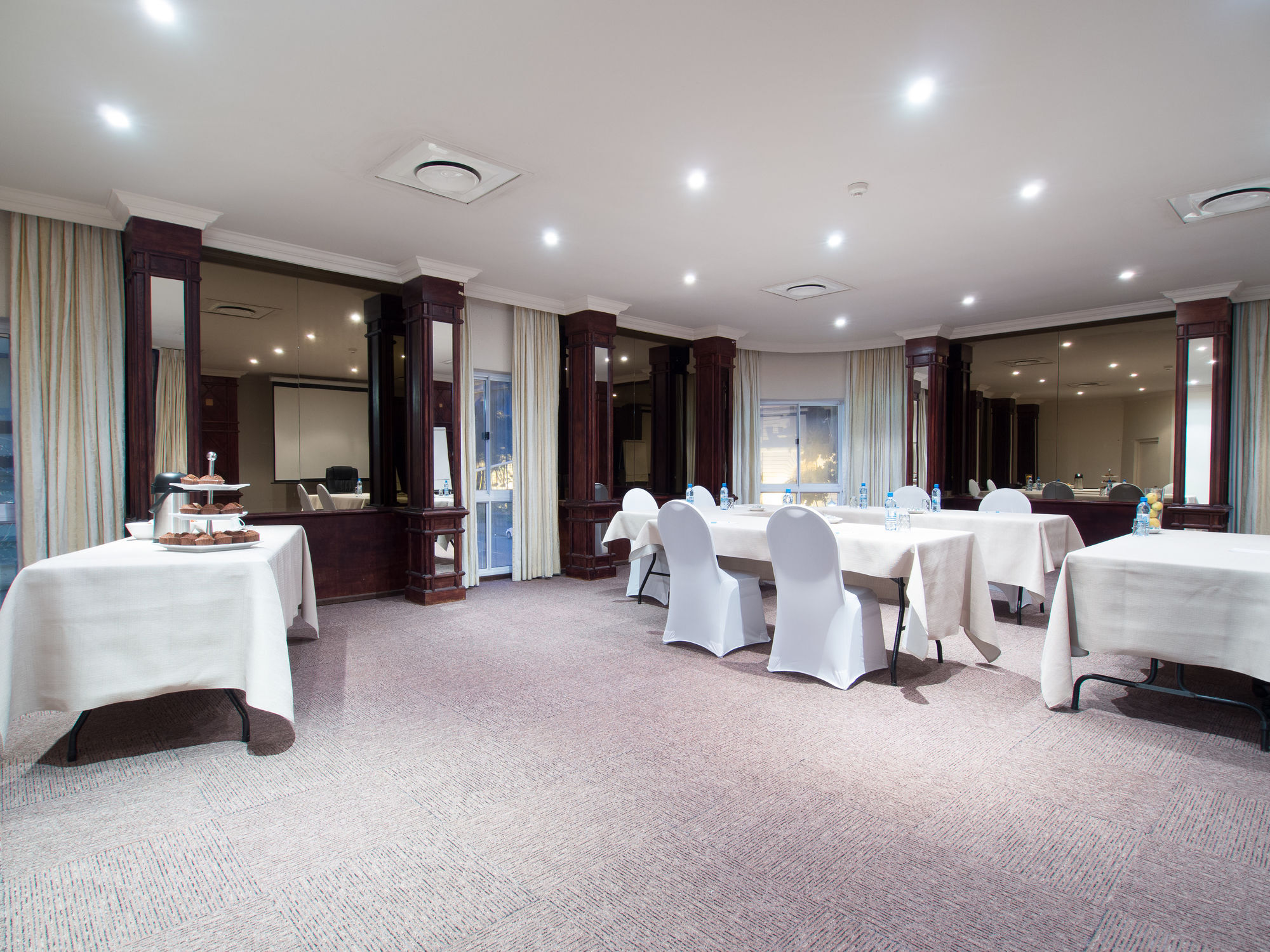 Albany Hotel